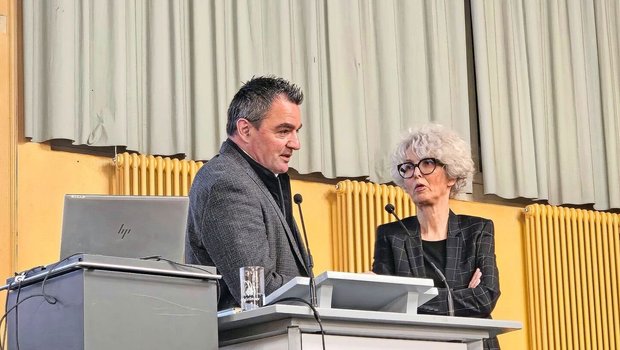 Thomas Knutti empfing die Direktorin des Bafu, Katrin Schneeberger, zum Gespräch über den Wolf.